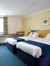 Hotel Holiday Inn Express Newport photo 1