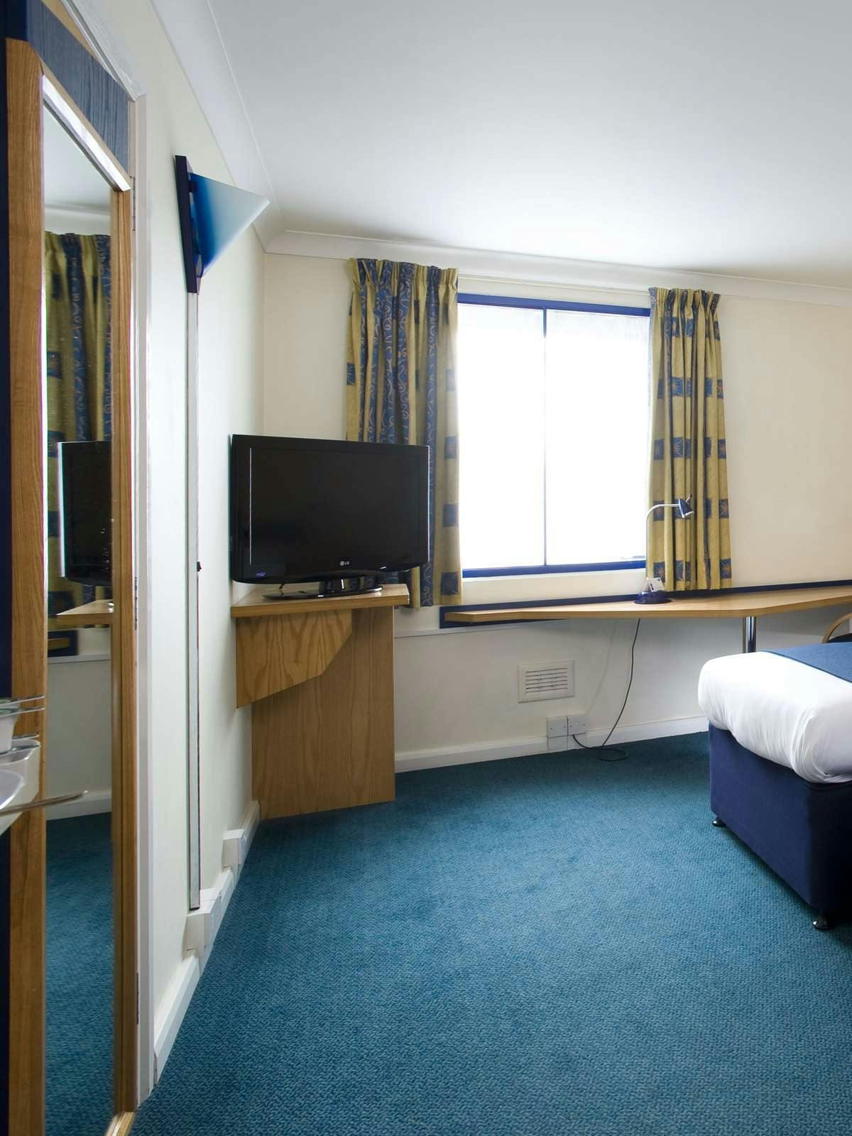 Hotel Holiday Inn Express Newport photo 2