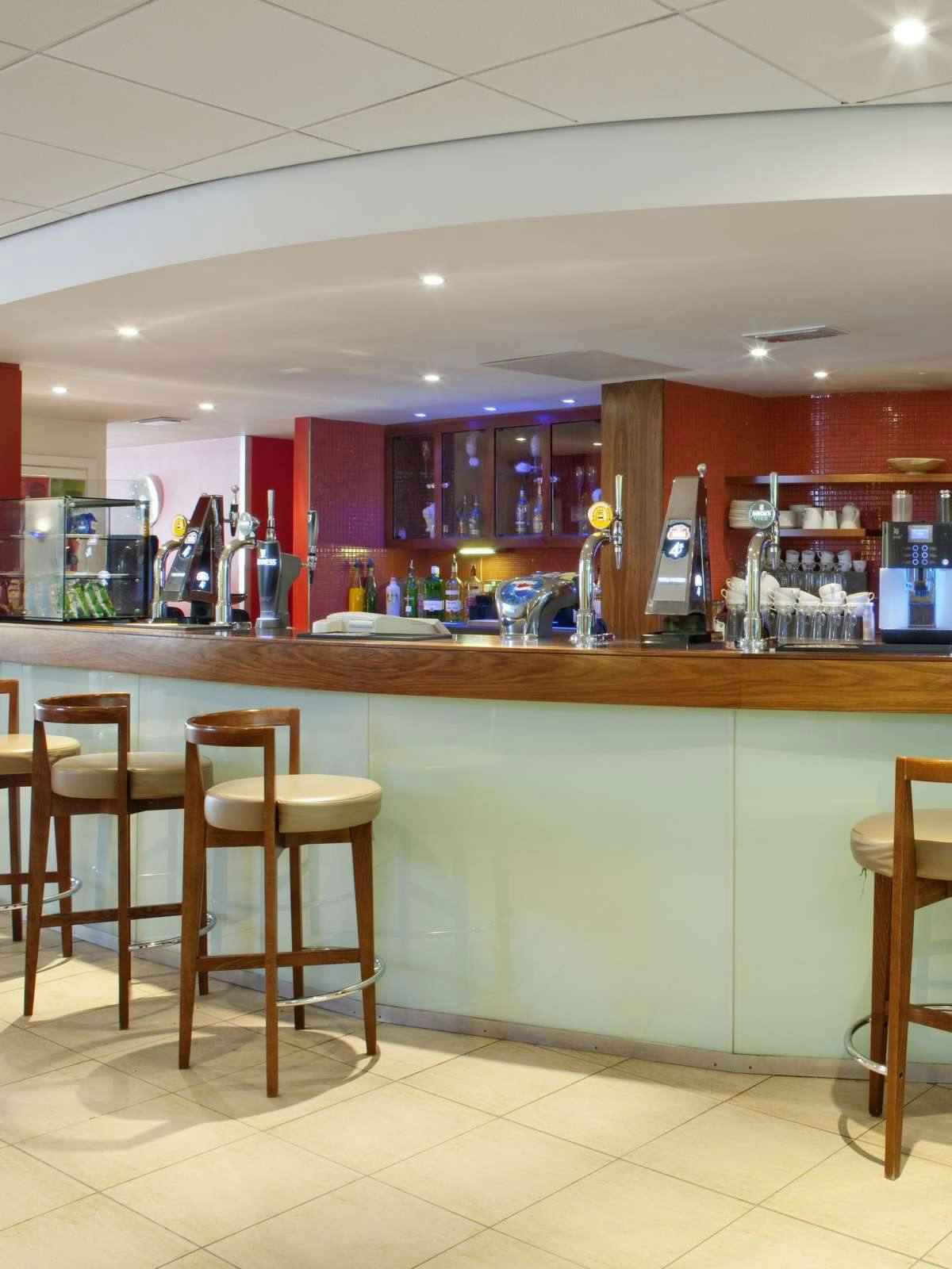 Hotel Holiday Inn Express Newport photo 5