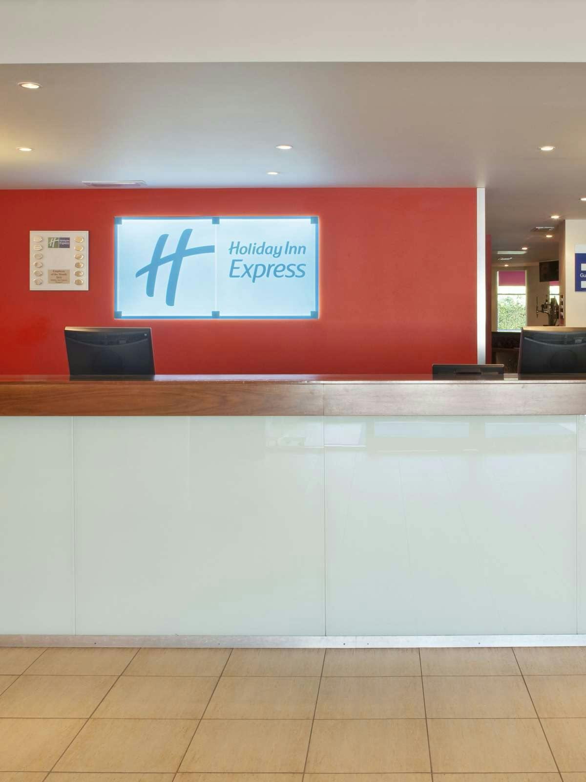 Hotel Holiday Inn Express Newport photo 4