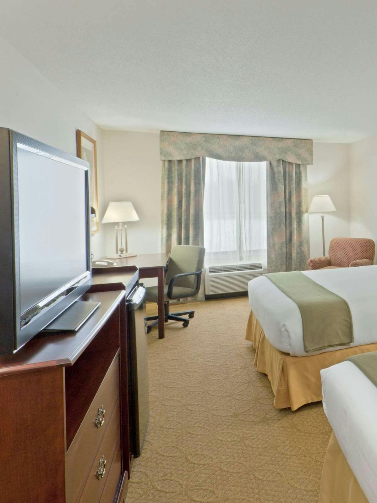Hotel Holiday Inn Express Newton Falls photo 2