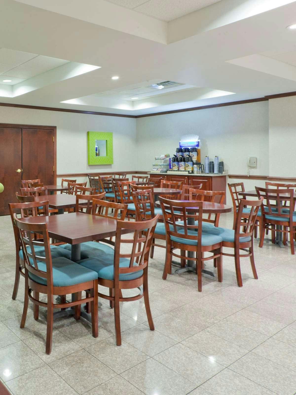 Hotel Holiday Inn Express Newton Falls photo 4