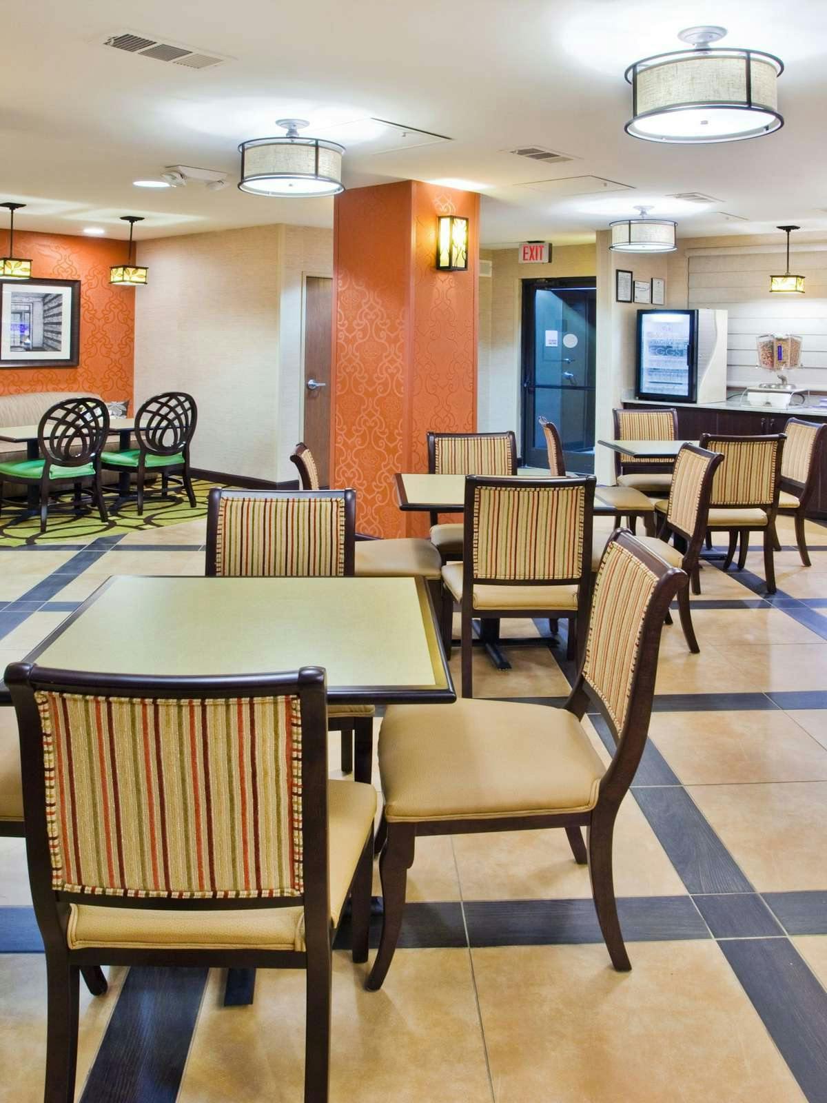 Hotel Holiday Inn Express Norcross photo 3