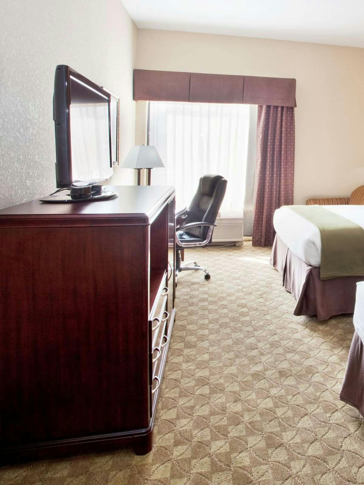 Hotel Holiday Inn Express Norcross photo 2