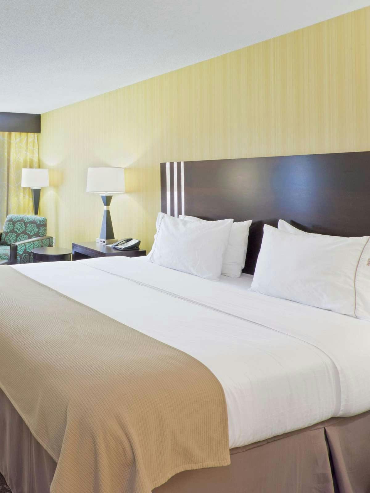 Hotel Holiday Inn Express Neptune photo 1