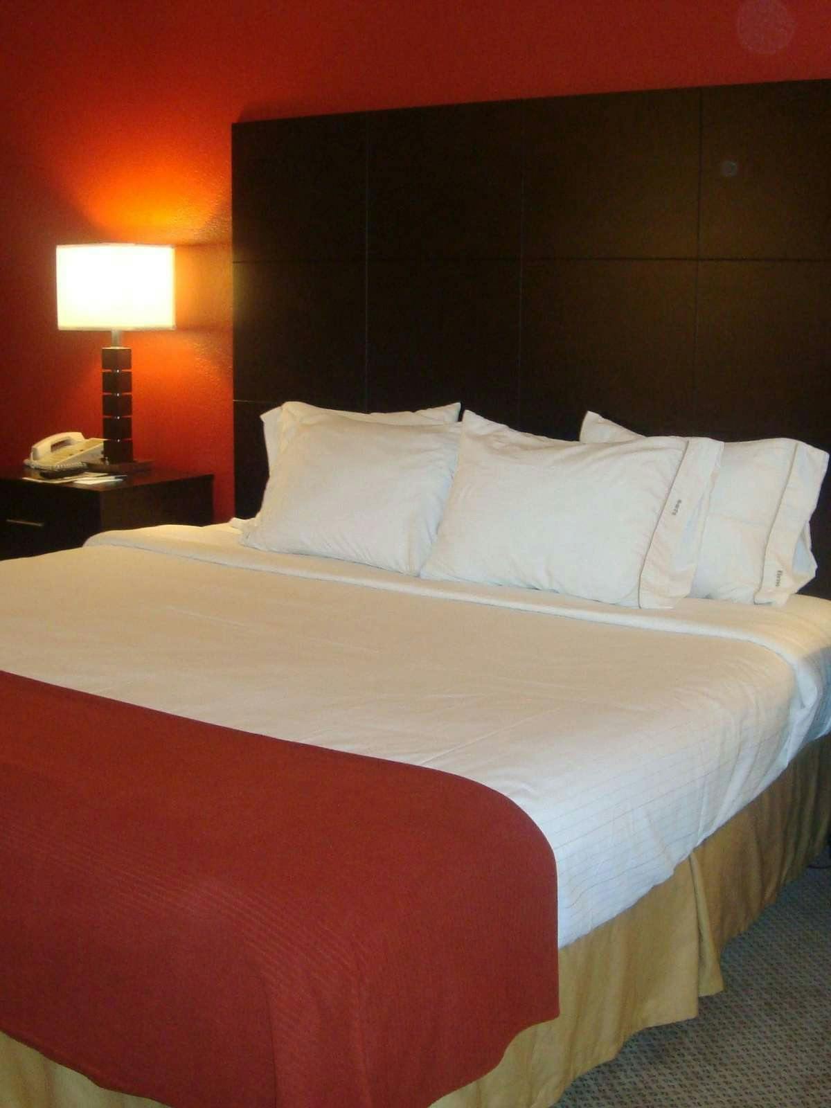 Hotel Holiday Inn Express New Albany photo 1