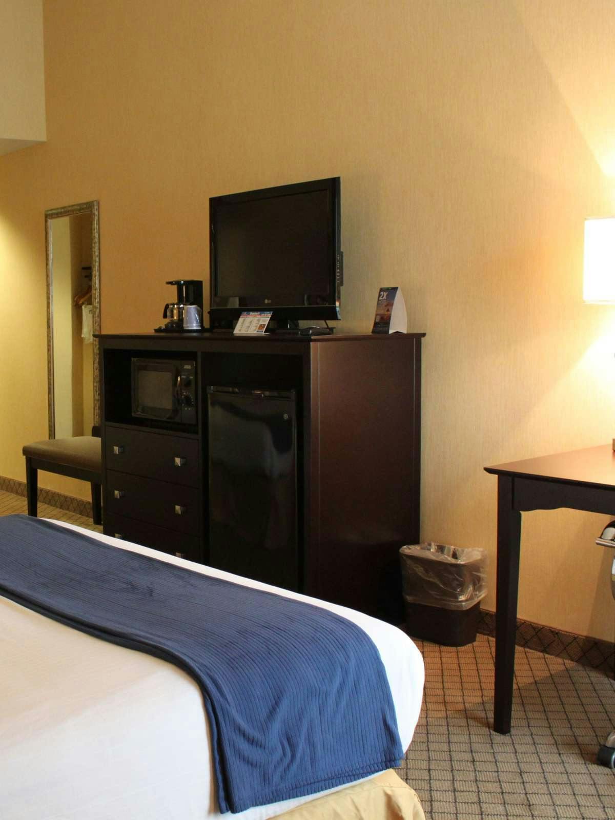 Hotel Holiday Inn Express New Columbia photo 3