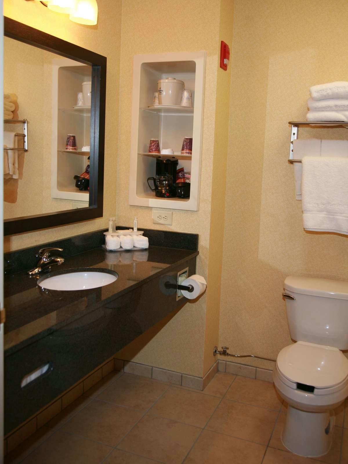 Hotel Holiday Inn Express New Haven photo 3