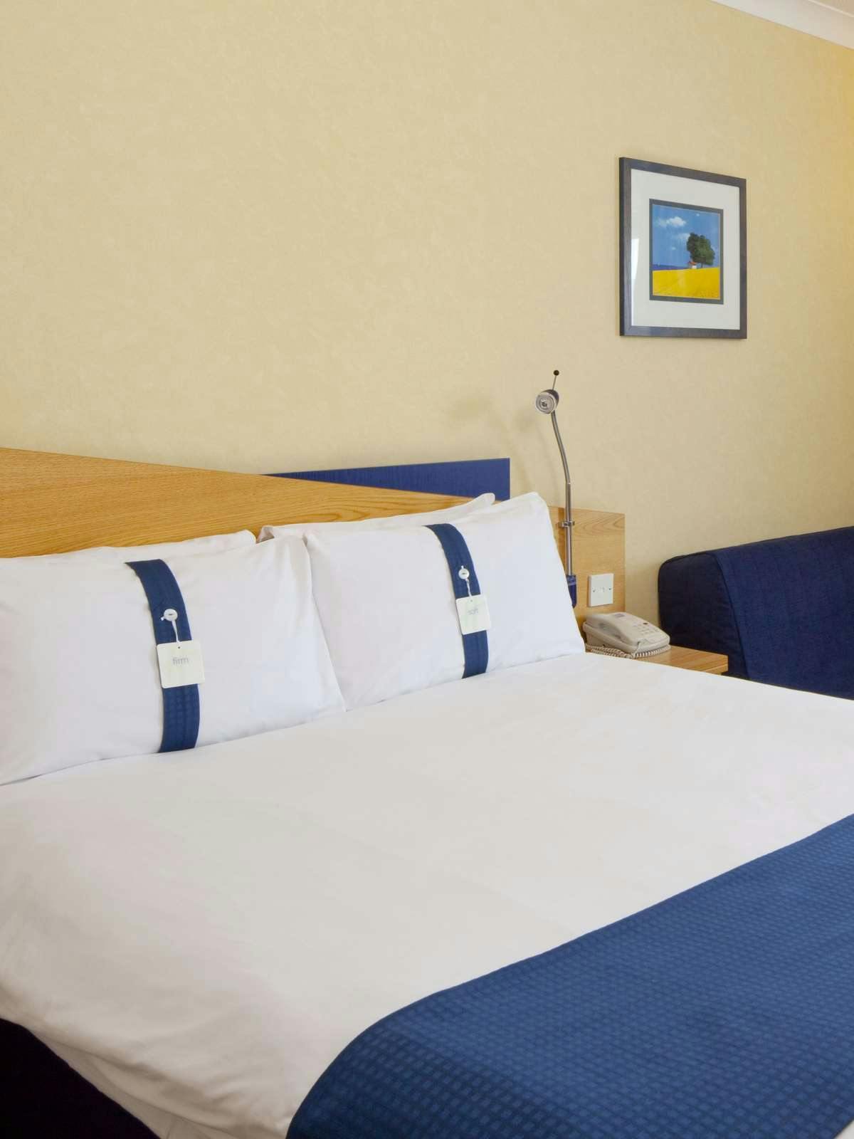 Hotel Holiday Inn Express Northampton M1 photo 1