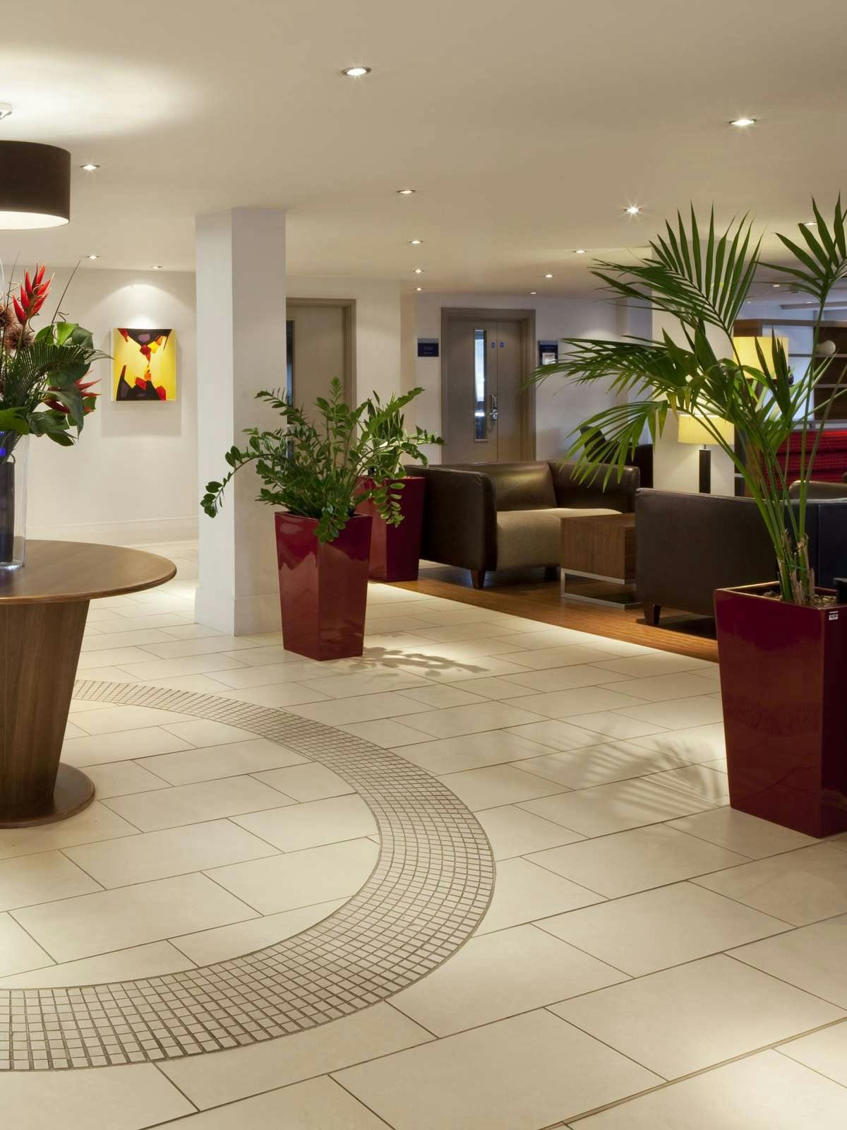 Hotel Holiday Inn Express Northampton M1 photo 2