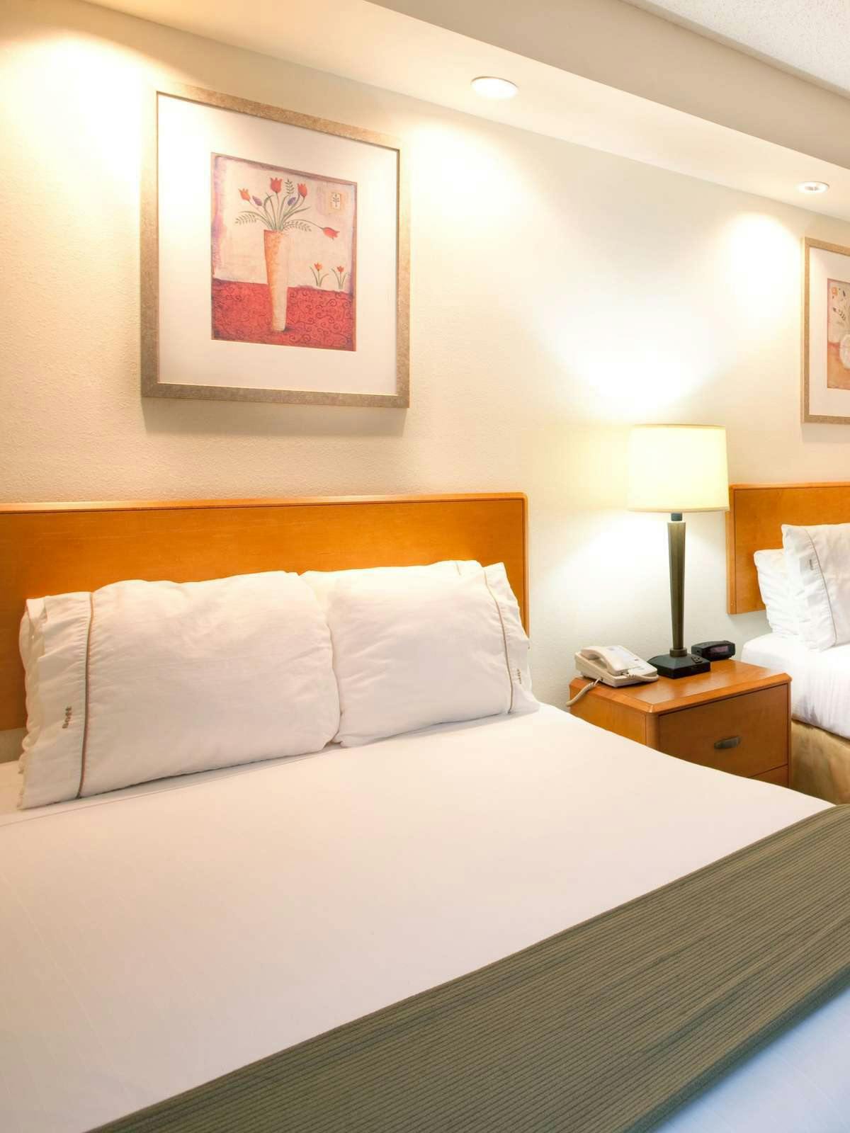 Hotel Holiday Inn Express New Orleans East photo 1