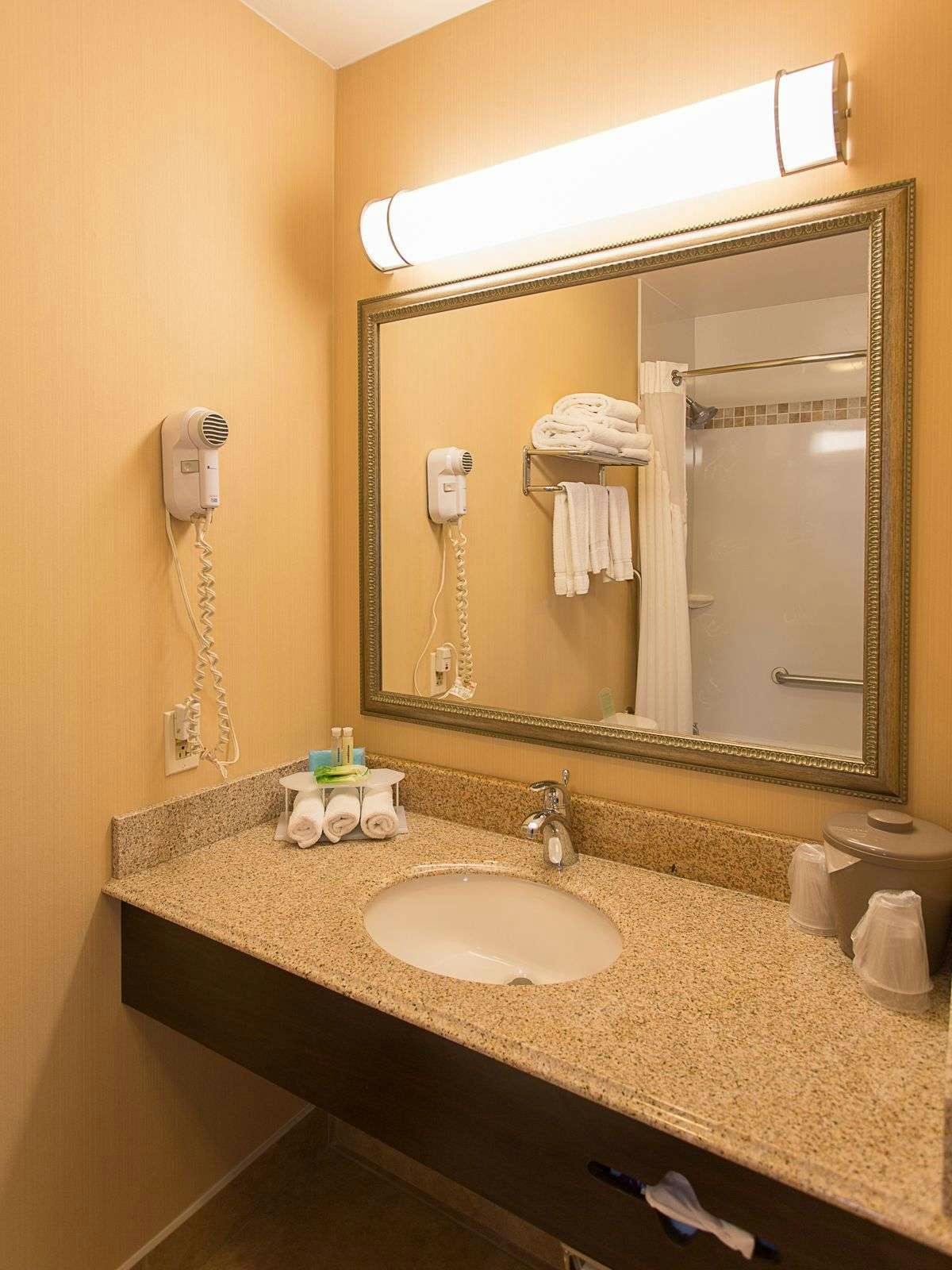 Hotel Holiday Inn Express Oakdale photo 2