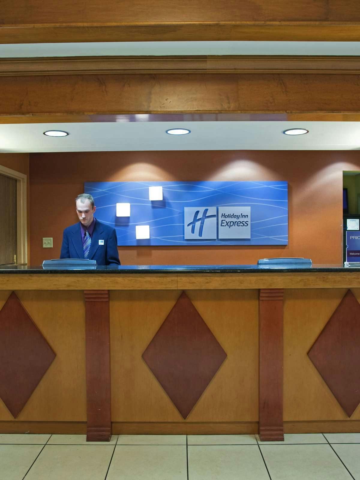 Hotel Holiday Inn Express Pascagoula Moss Point photo 2