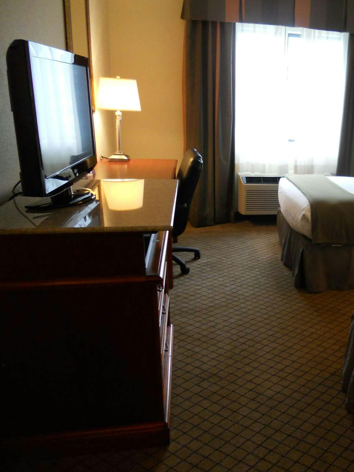 Hotel Holiday Inn Express Pelham photo 2