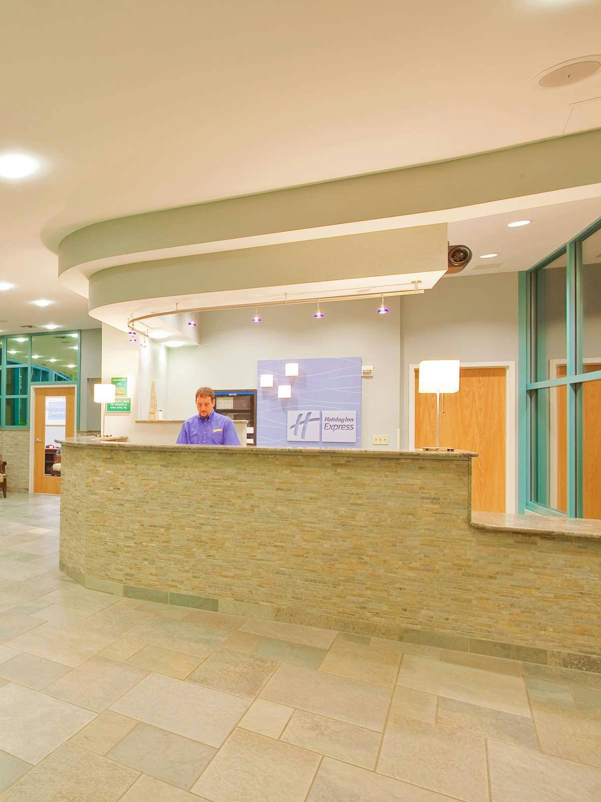 Hotel Holiday Inn Express Pensacola Beach photo 4