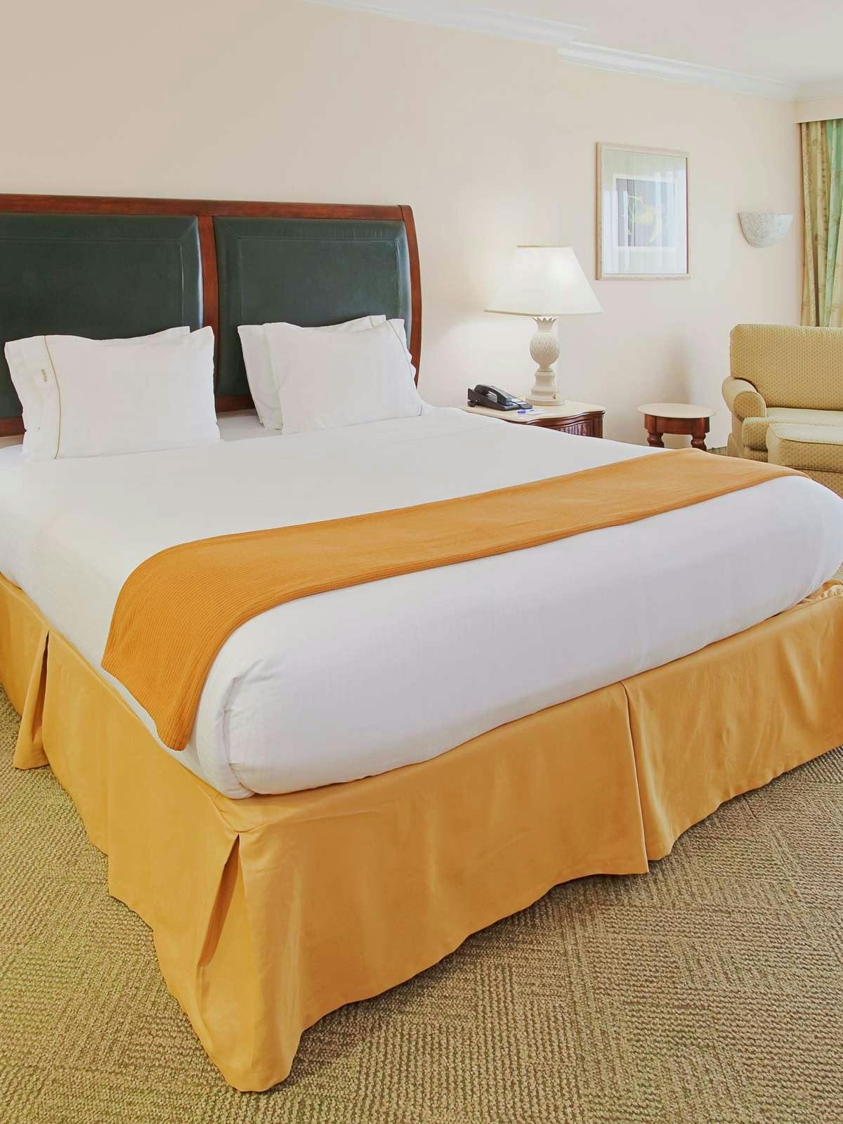 Hotel Holiday Inn Express Pensacola Beach photo 1