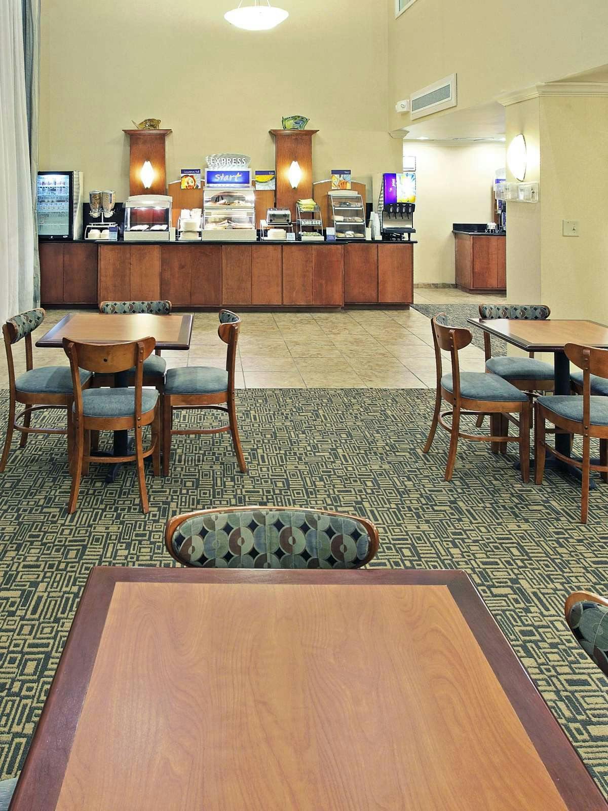 Hotel Holiday Inn Express Pine Bluff/Pines Mall photo 5