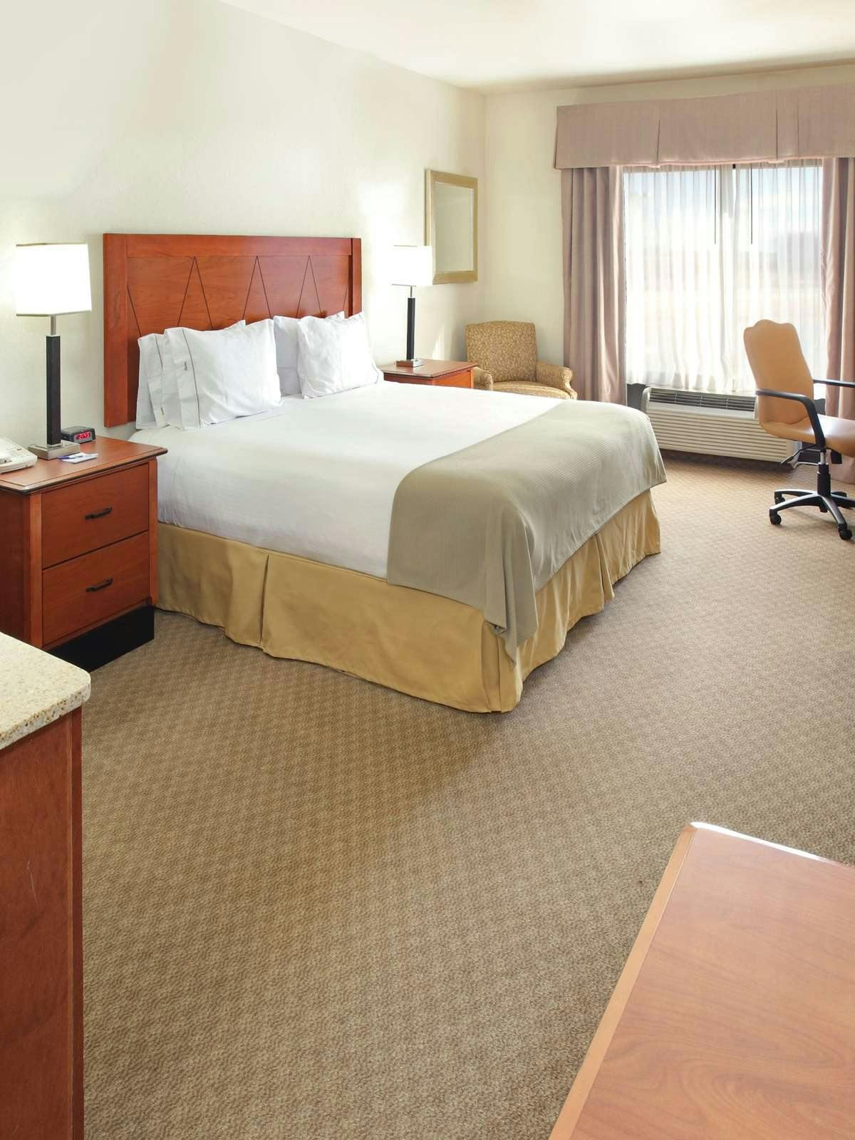 Hotel Holiday Inn Express Pine Bluff/Pines Mall photo 1