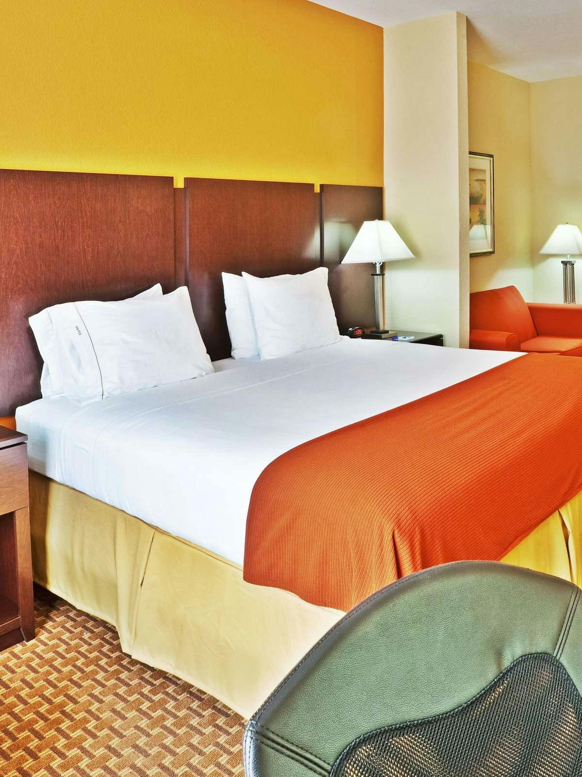 Hotel Holiday Inn Express Hotel & Suites Bartlesville photo 1