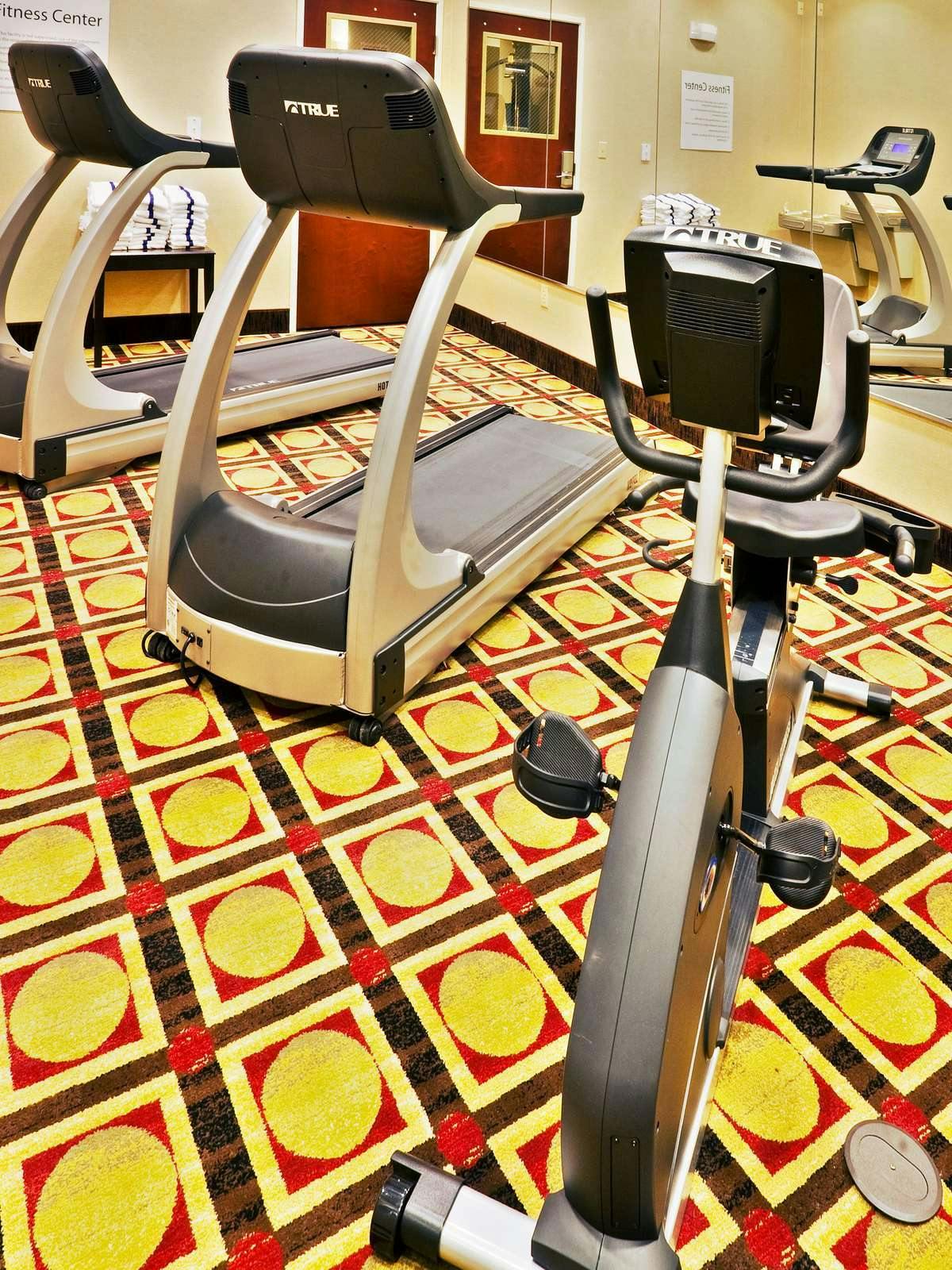 Hotel Holiday Inn Express Hotel & Suites Bartlesville photo 3