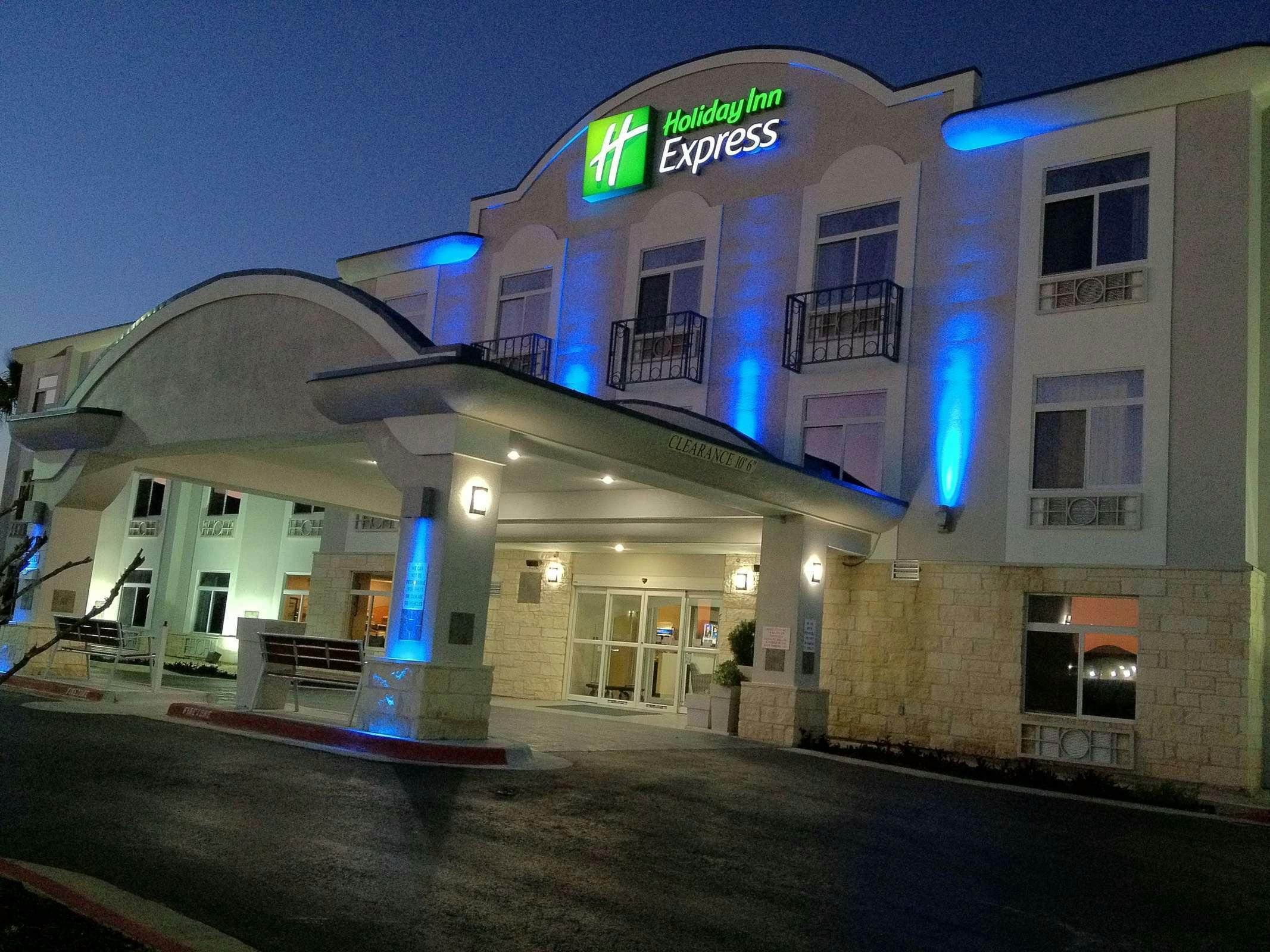 Holiday Inn Express Hotel & Suites Bastrop