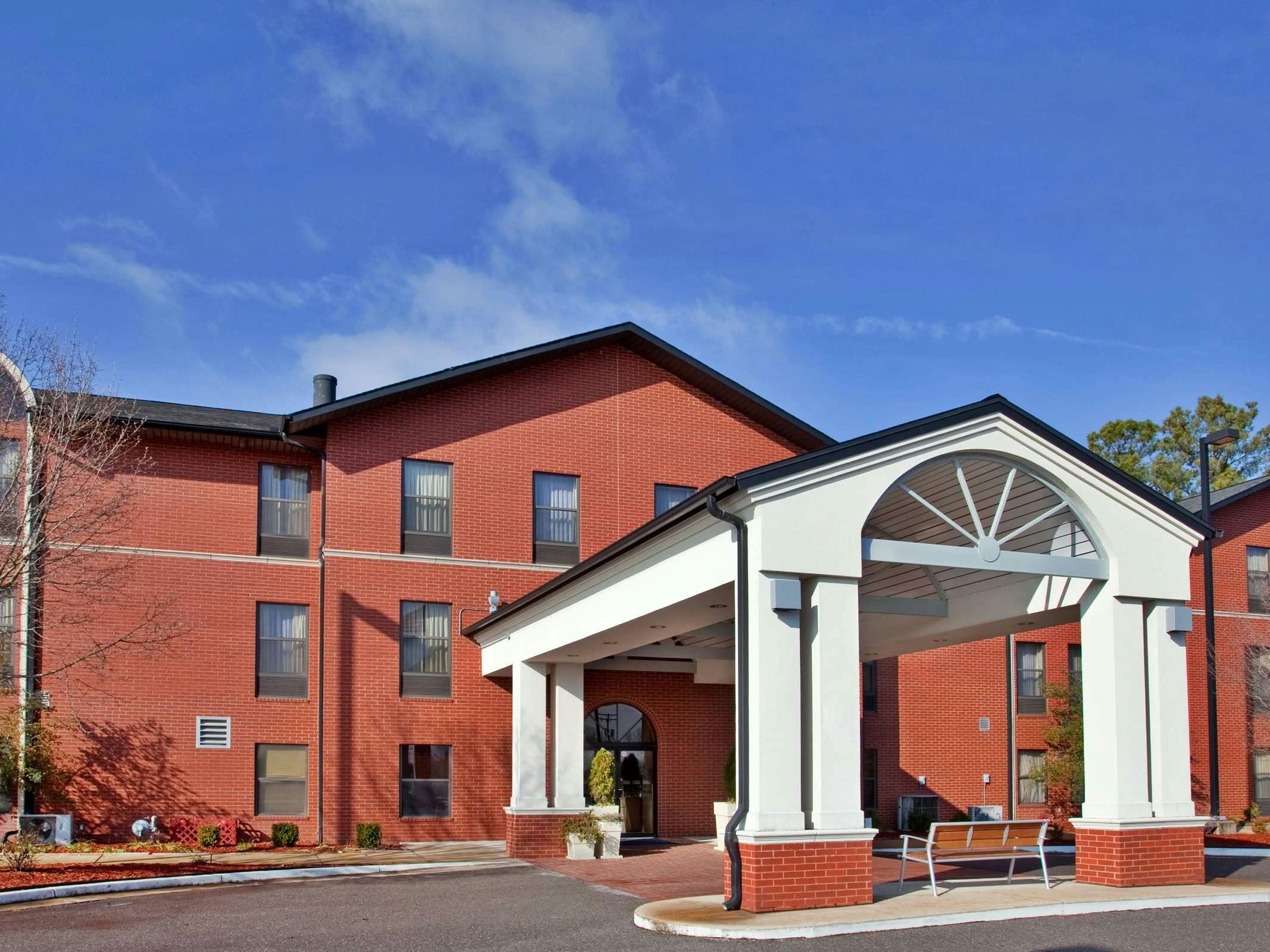 Holiday Inn Express Hotel & Suites Batesville