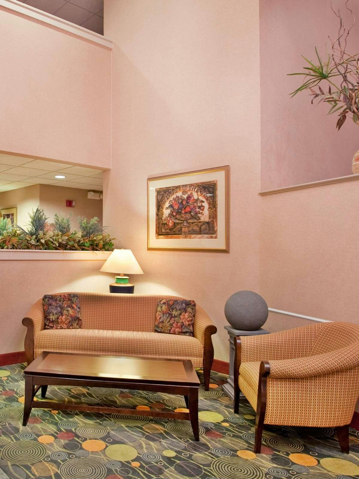 Hotel Holiday Inn Express Hotel & Suites Batesville photo 3