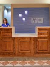 Hotel Holiday Inn Express Hotel & Suites Batesville photo 4