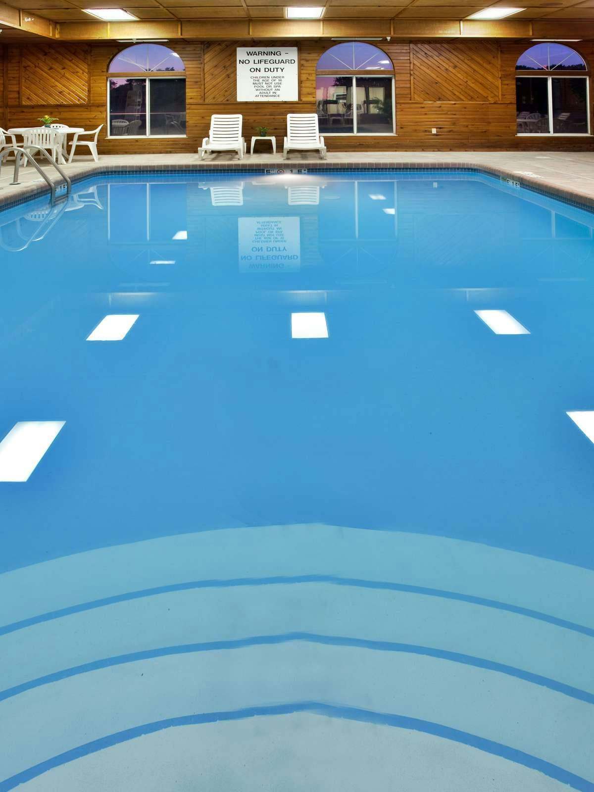 Hotel Holiday Inn Express Hotel & Suites Beatrice photo 5