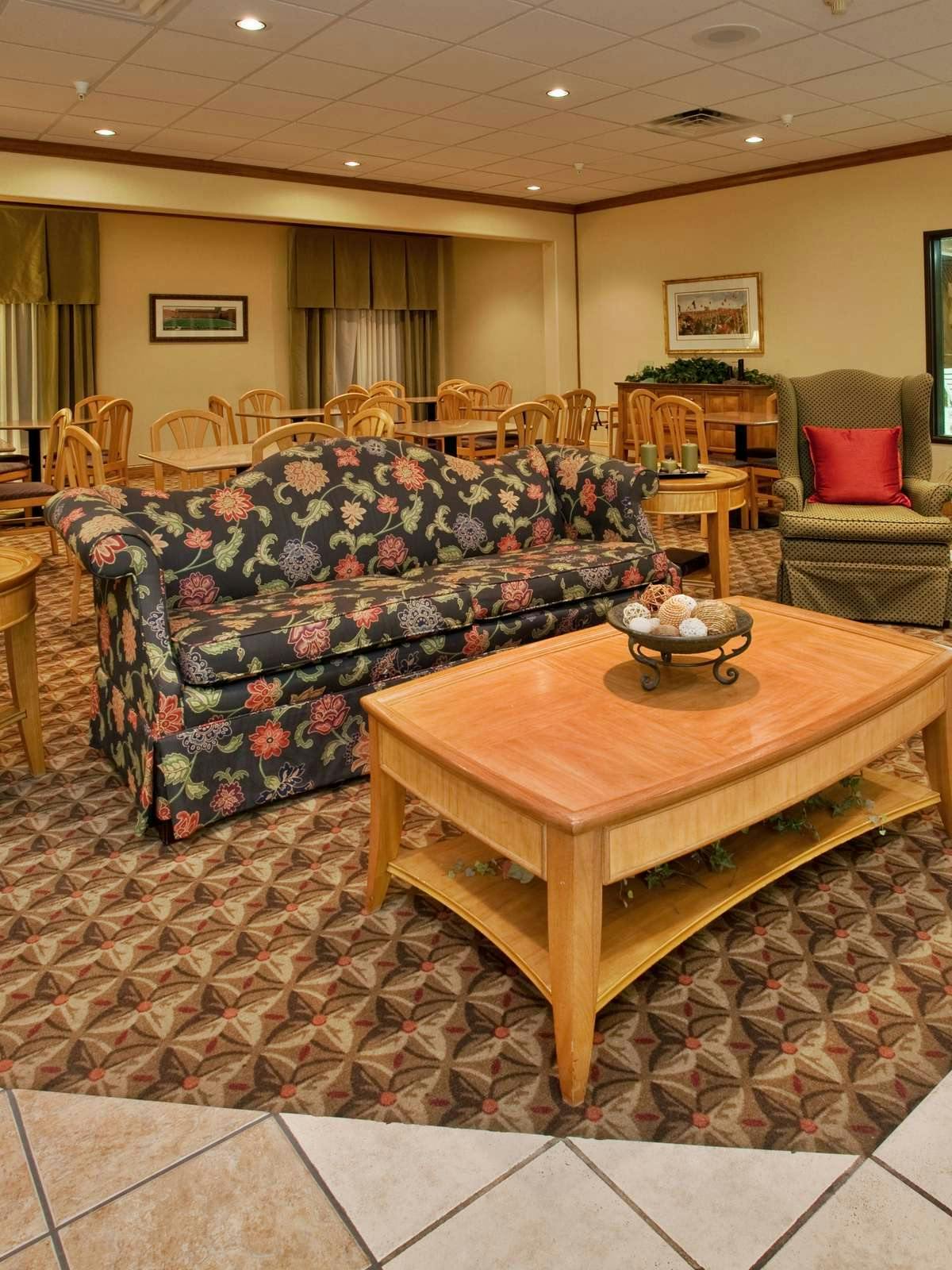 Hotel Holiday Inn Express Hotel & Suites Beatrice photo 3