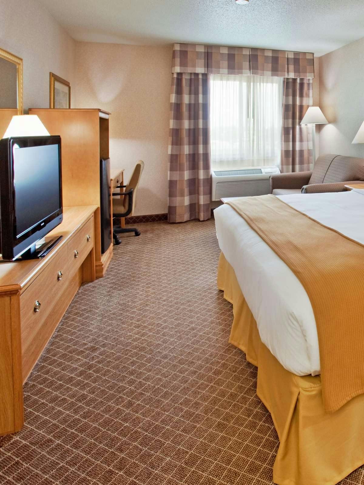 Hotel Holiday Inn Express Hotel & Suites Beatrice photo 2