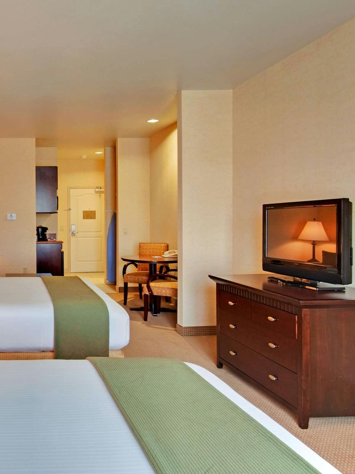 Hotel Holiday Inn Express Hotel & Suites Beaumont photo 2