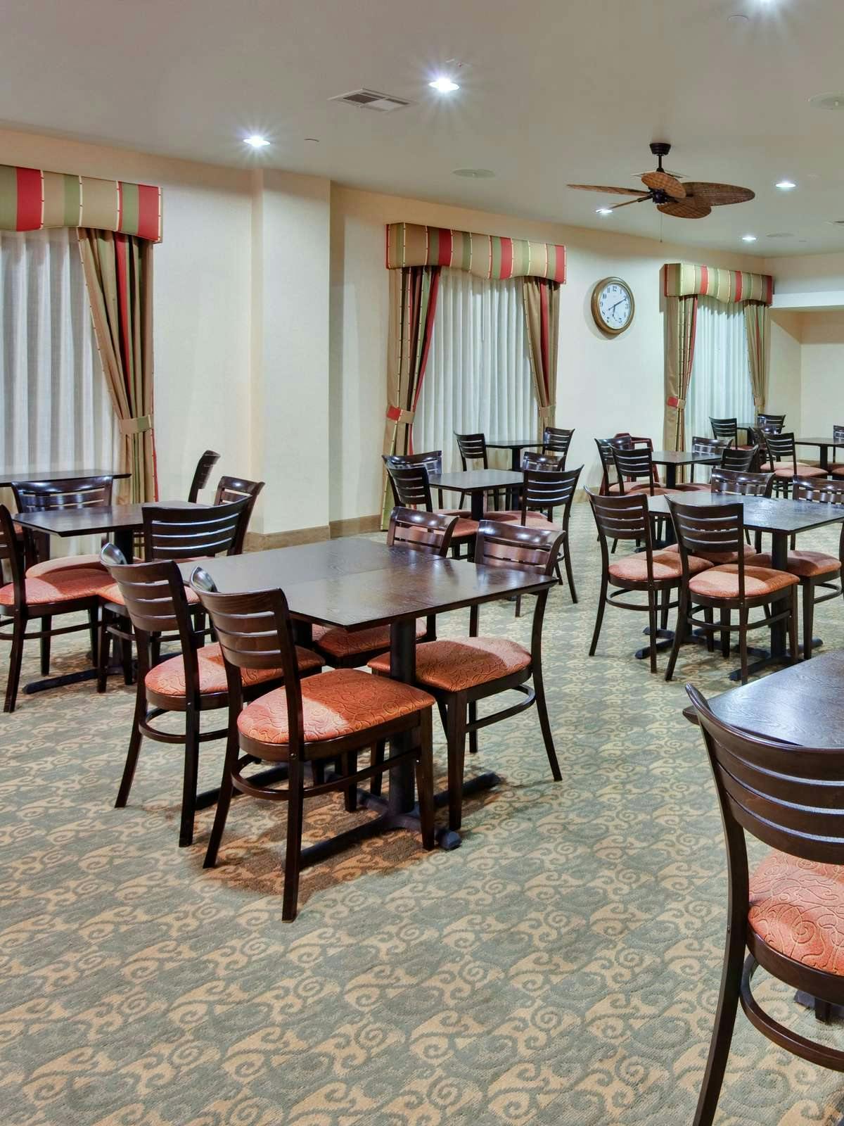 Hotel Holiday Inn Express Hotel & Suites Beaumont photo 5