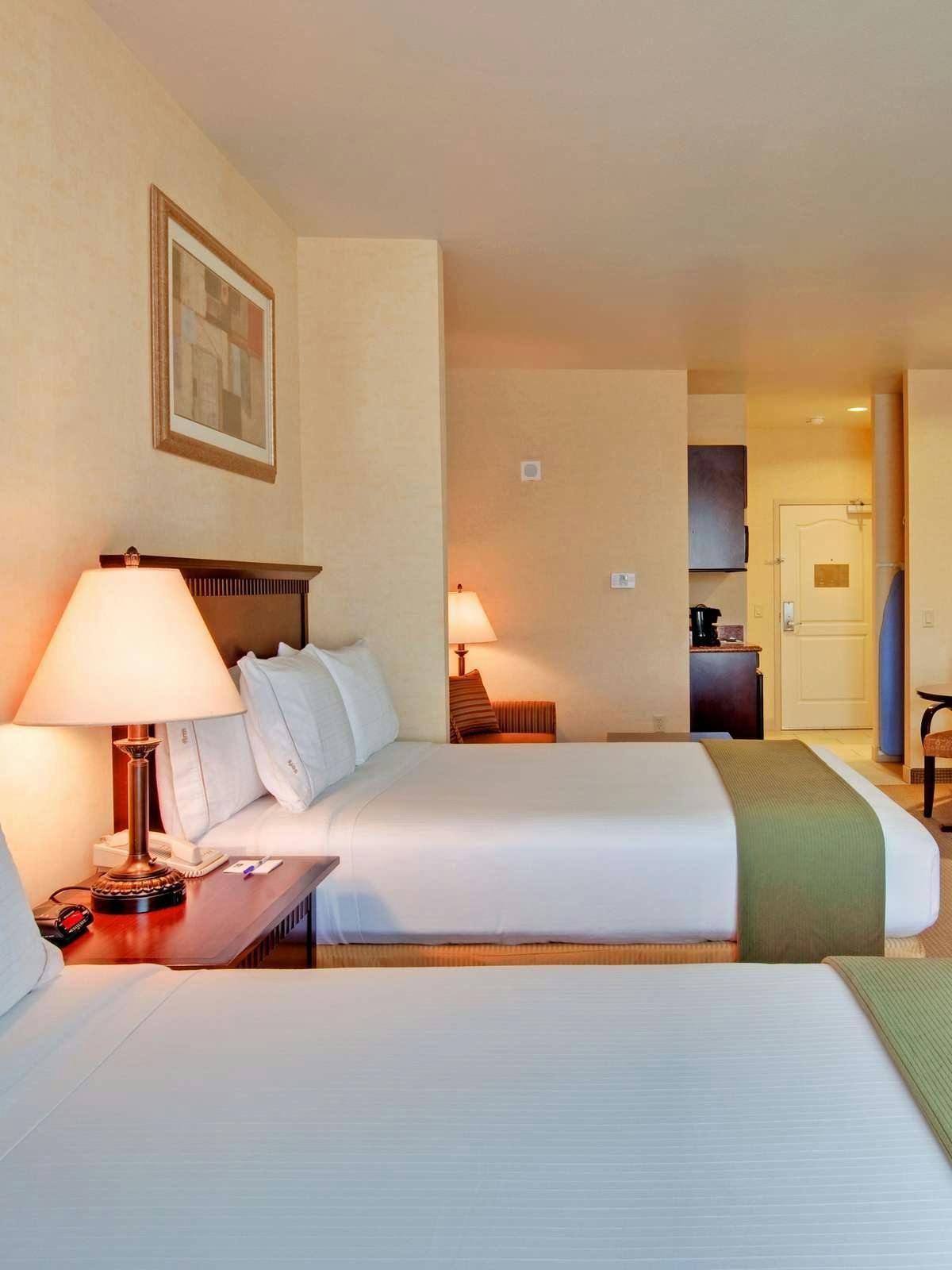 Hotel Holiday Inn Express Hotel & Suites Beaumont photo 1