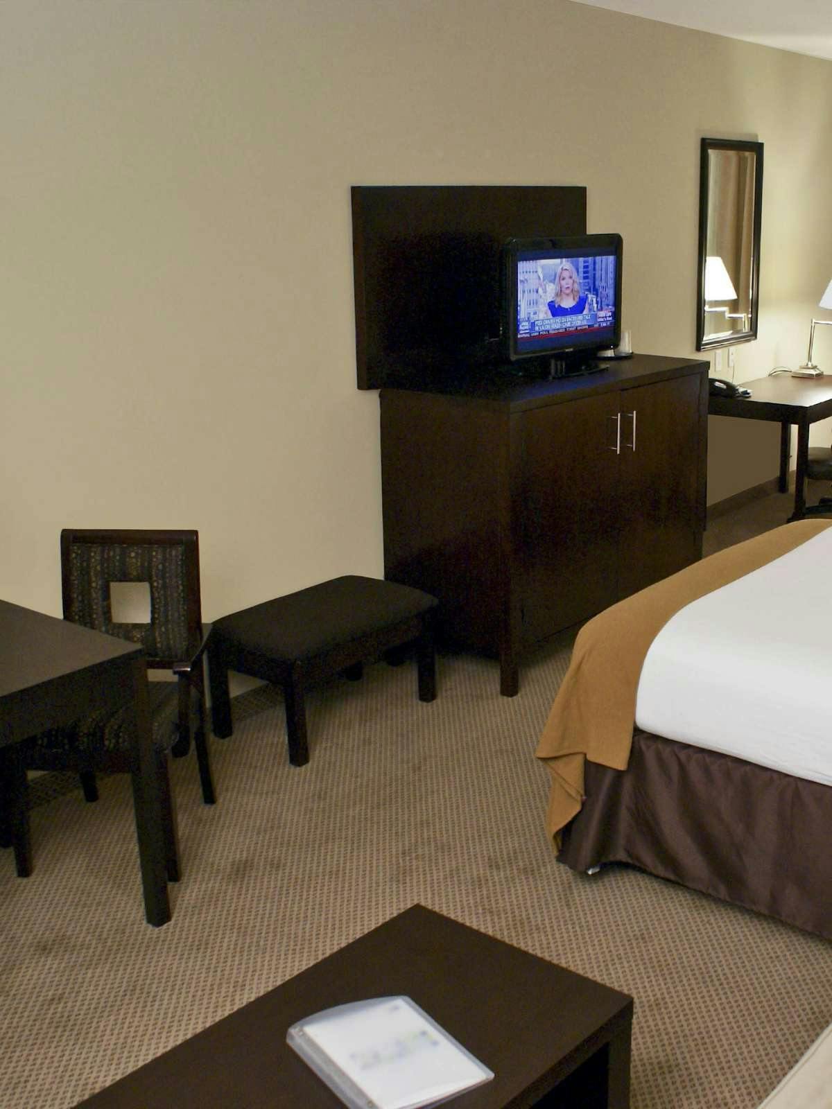 Hotel Holiday Inn Express Hotel & Suites Beaumont-Parkdale photo 2