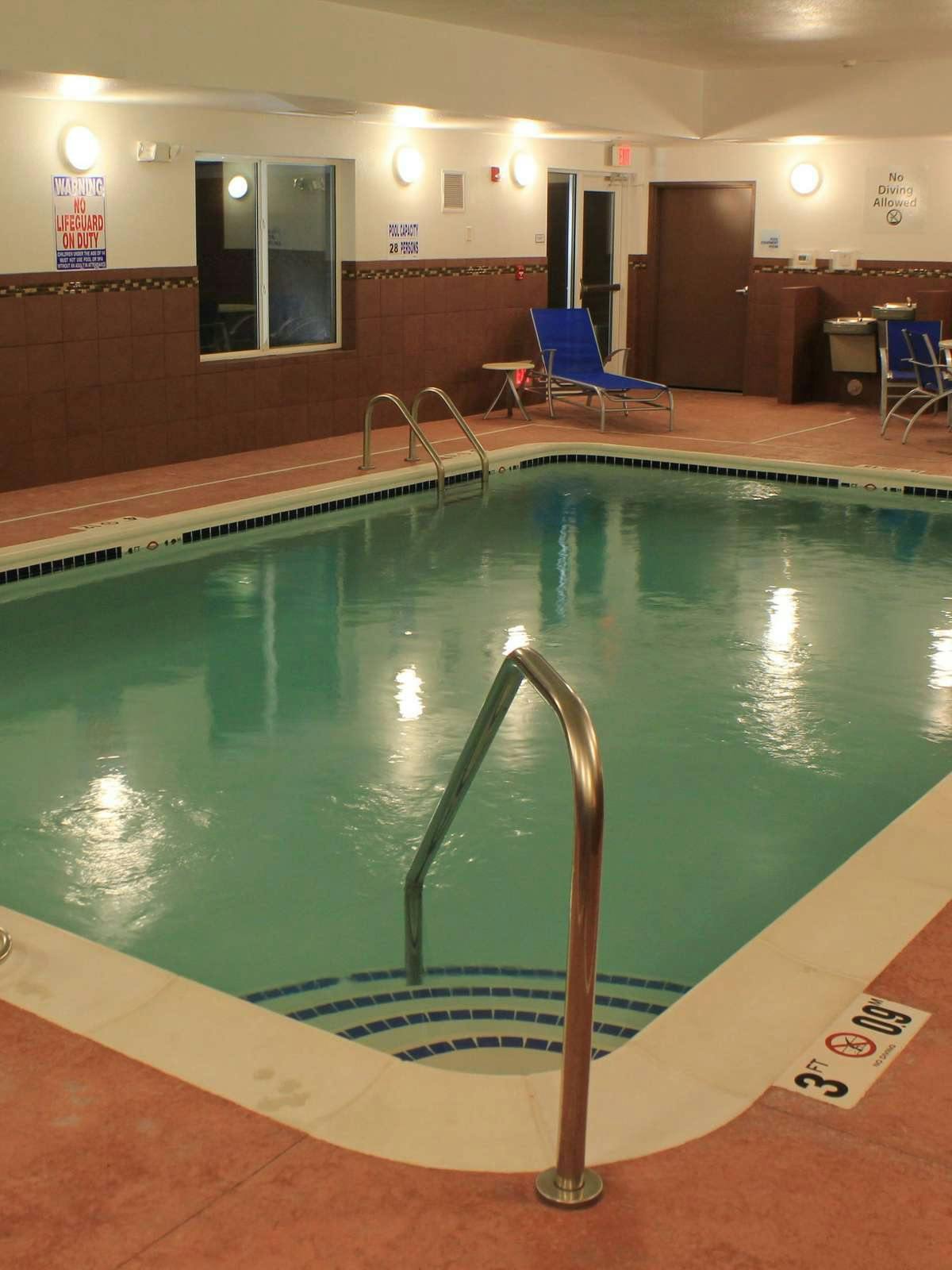 Hotel Holiday Inn Express Hotel & Suites Belle Vernon photo 4