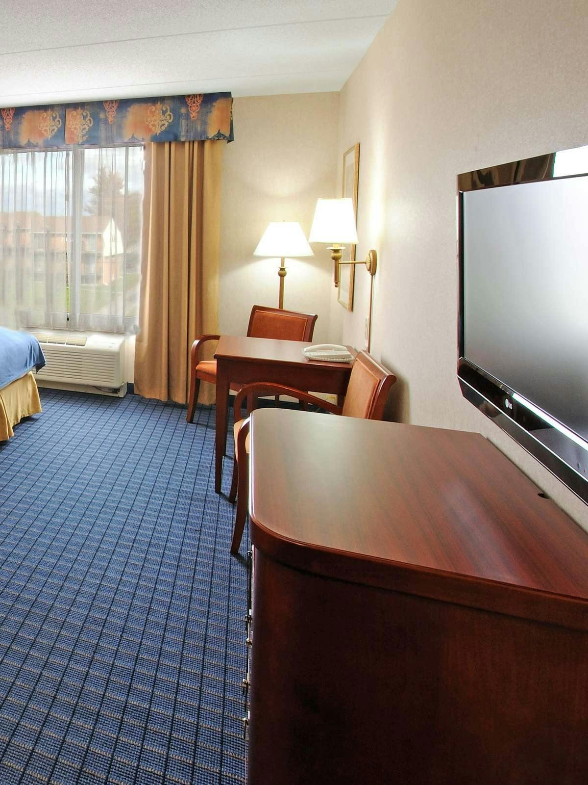 Hotel Holiday Inn Express Hotel & Suites Belleville, ON photo 2