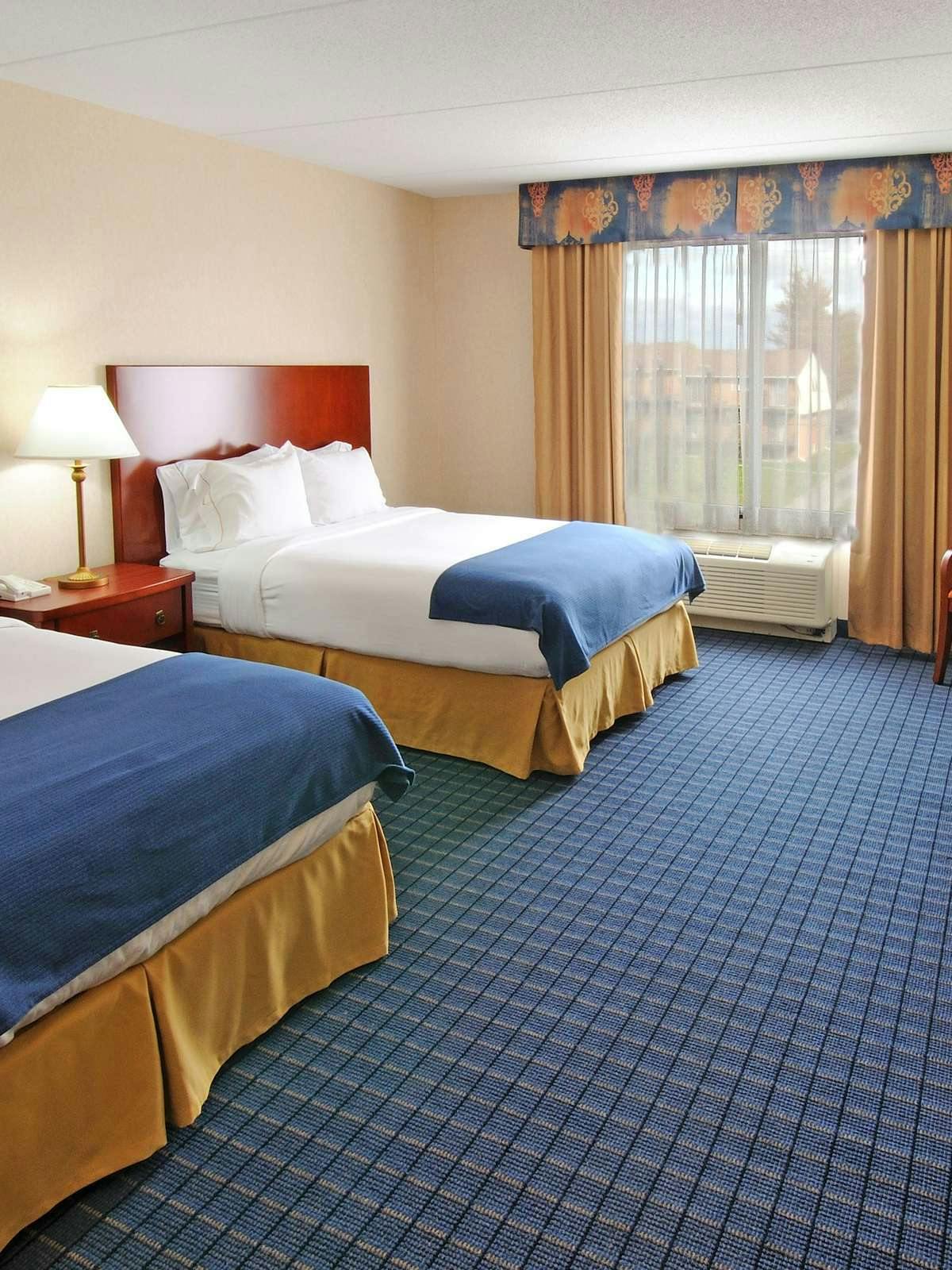 Hotel Holiday Inn Express Hotel & Suites Belleville, ON photo 1