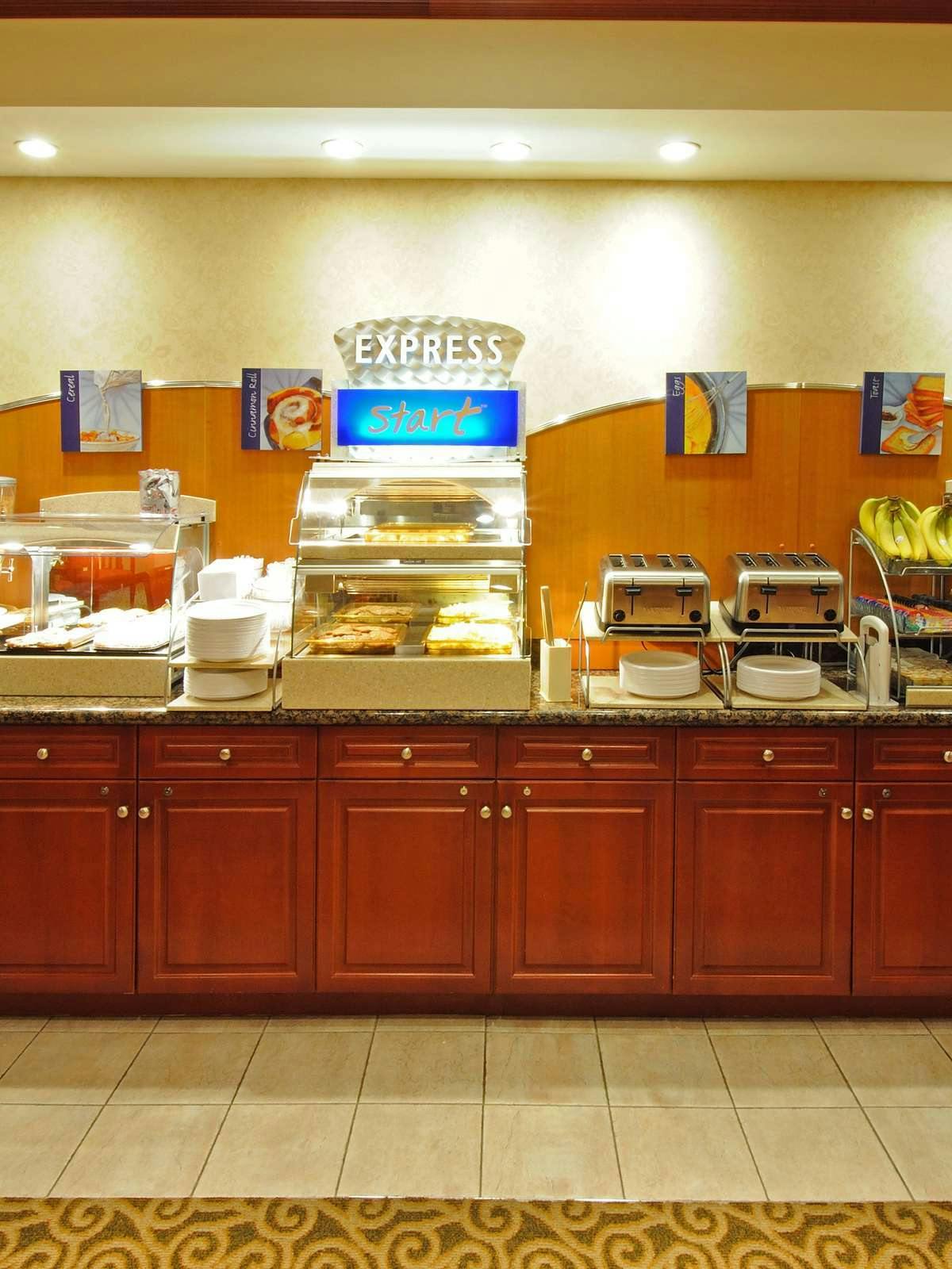 Hotel Holiday Inn Express Hotel & Suites Belleville, ON photo 5