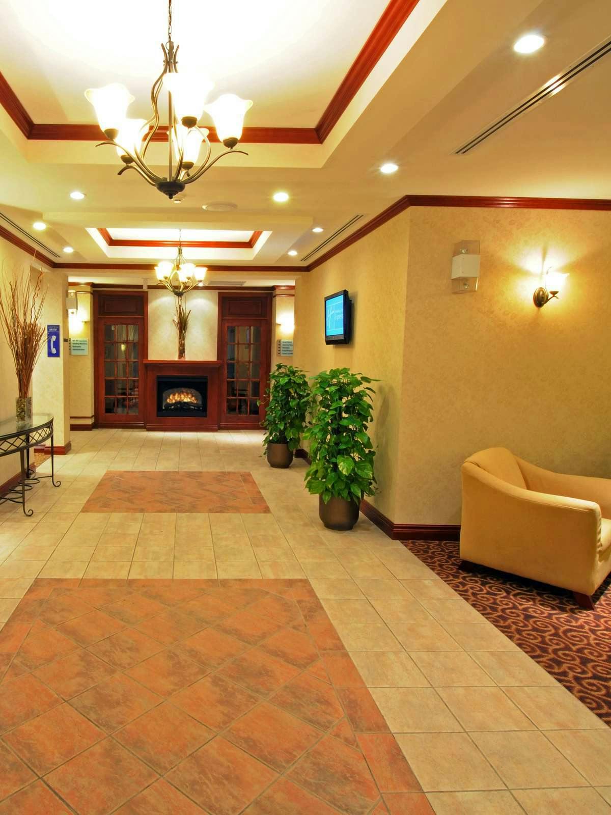 Hotel Holiday Inn Express Hotel & Suites Belleville, ON photo 3