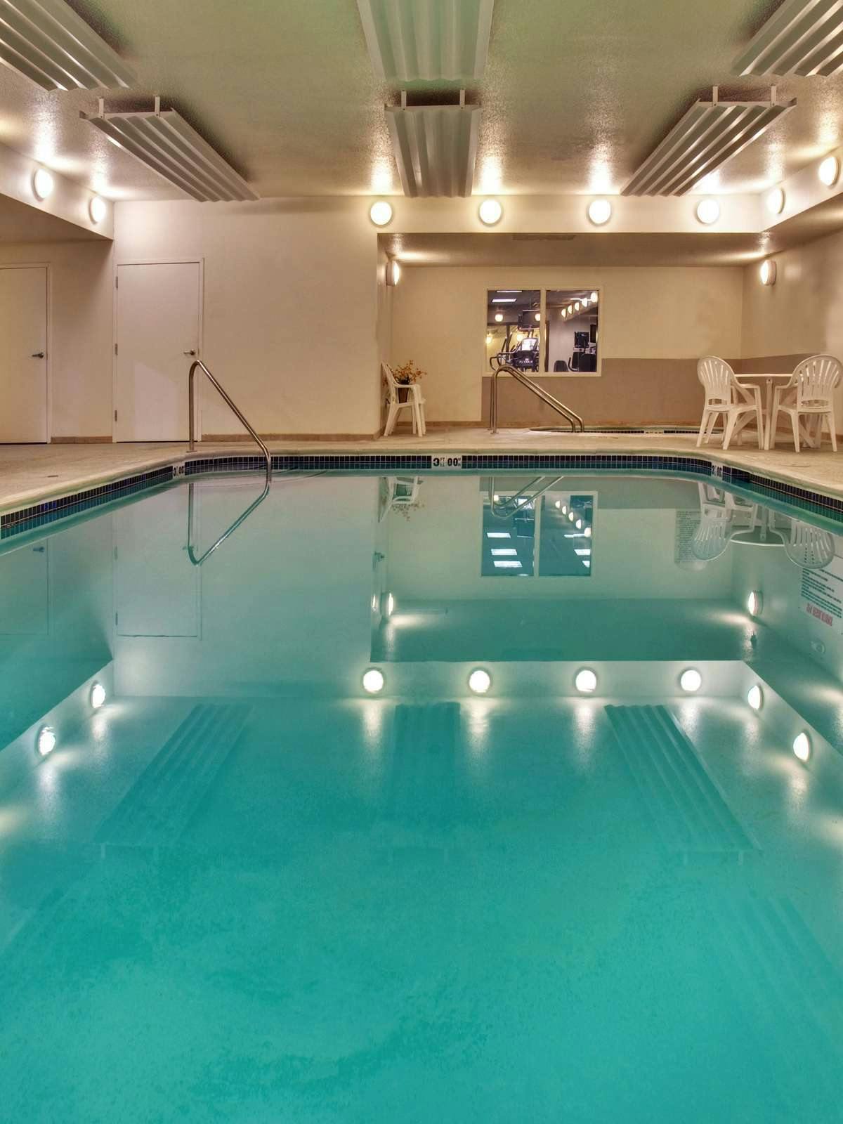 Hotel Holiday Inn Express Hotel & Suites Bellevue photo 5