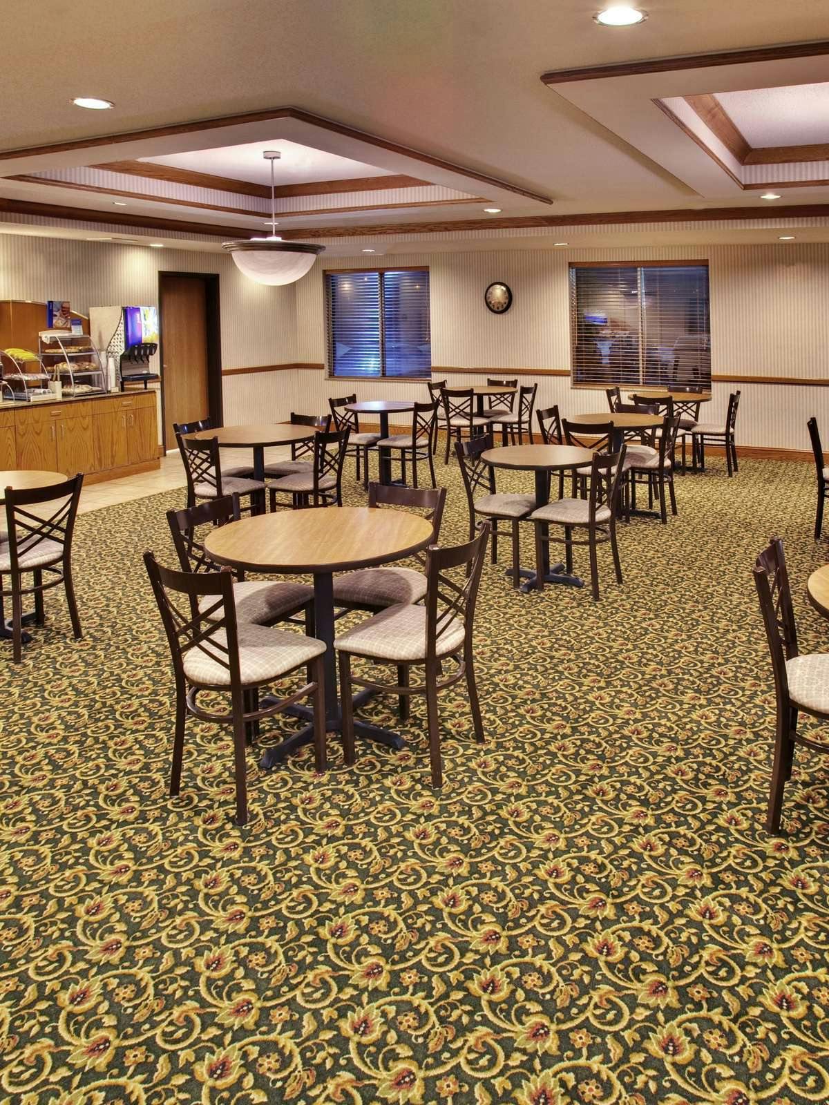 Hotel Holiday Inn Express Hotel & Suites Bellevue photo 4