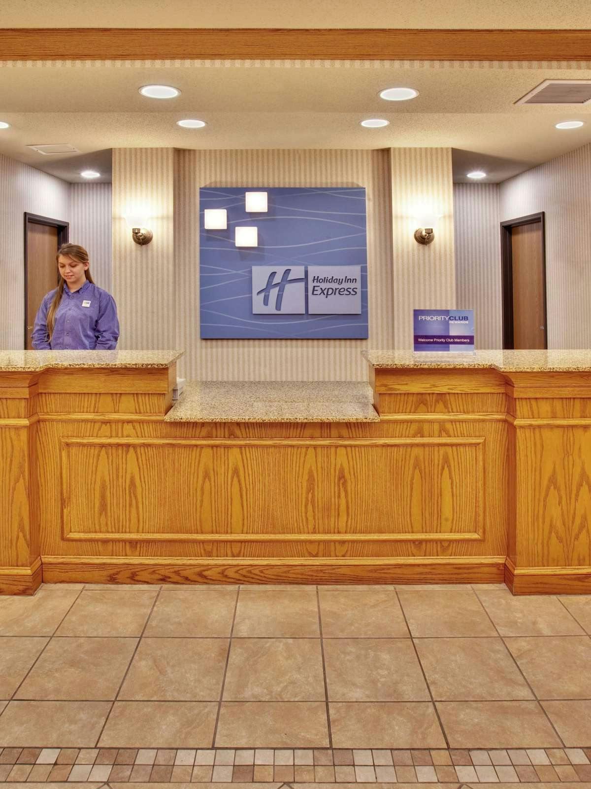 Hotel Holiday Inn Express Hotel & Suites Bellevue photo 3