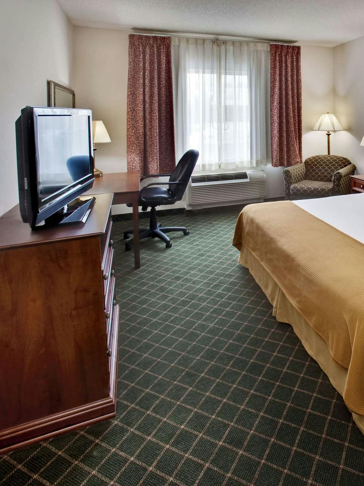 Hotel Holiday Inn Express Hotel & Suites Bellevue photo 2