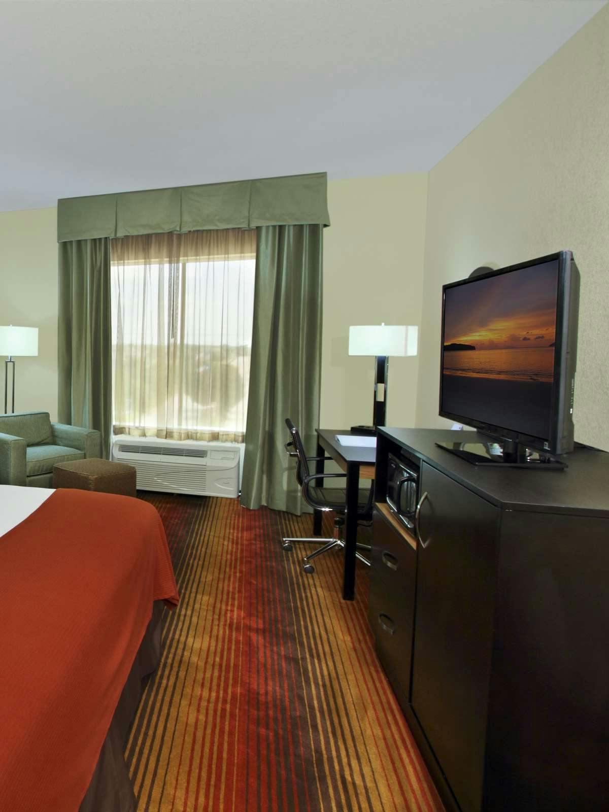 Hotel Holiday Inn Express Hotel & Suites Baytown photo 2