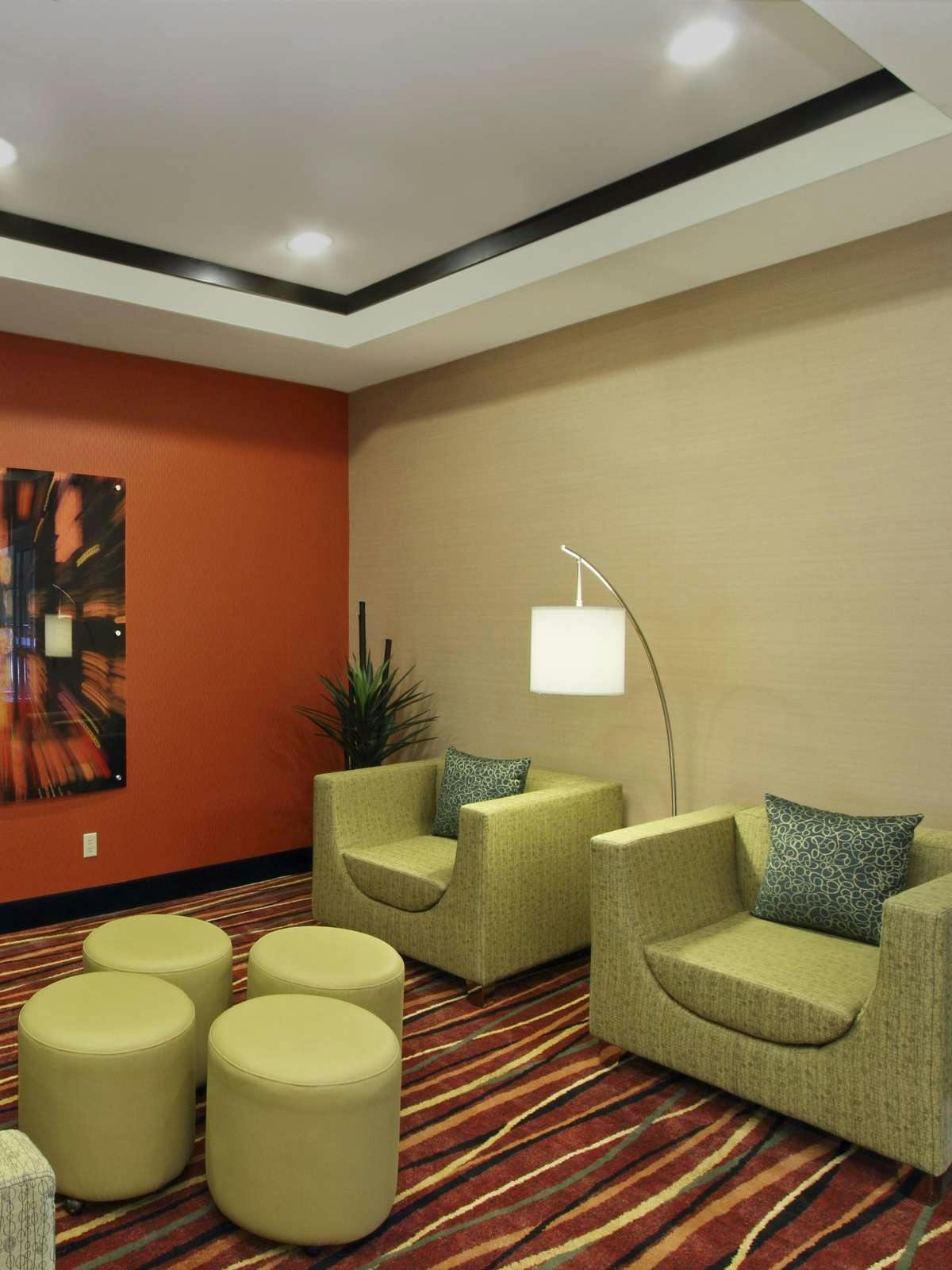 Hotel Holiday Inn Express Hotel & Suites Baytown photo 4