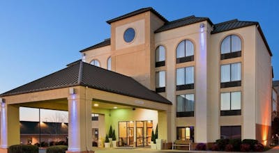 Holiday Inn Express Hotel & Suites Bentonville