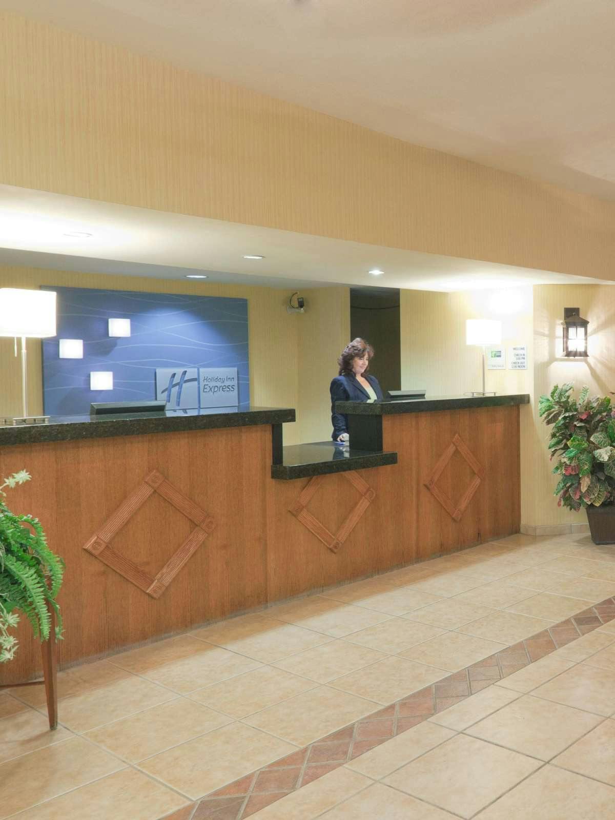 Hotel Holiday Inn Express Hotel & Suites Bishop photo 4
