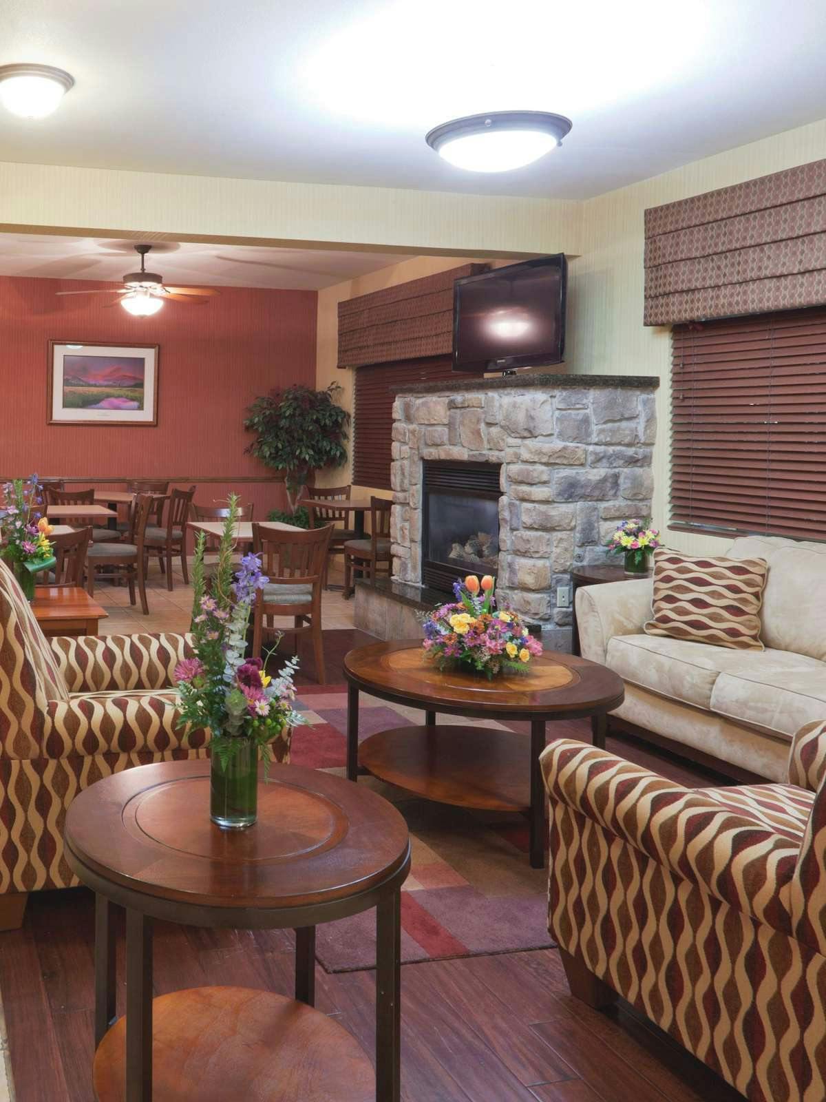 Hotel Holiday Inn Express Hotel & Suites Bishop photo 3