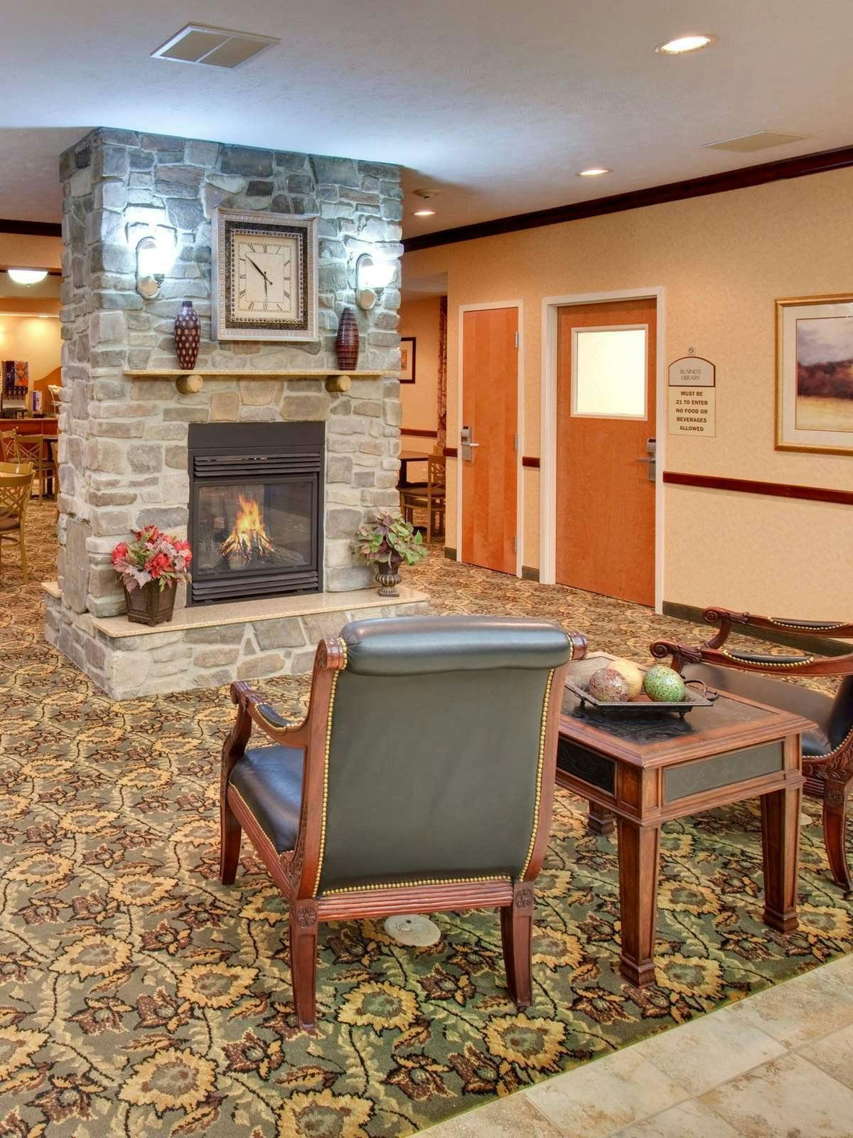 Hotel Holiday Inn Express Hotel & Suites Bismarck photo 4